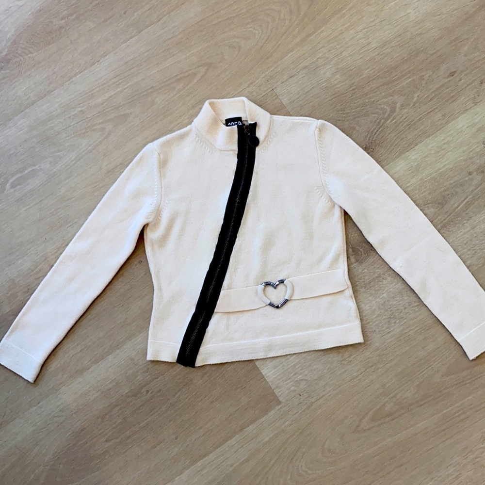 Adorable cream sweater with heart hardware!!!